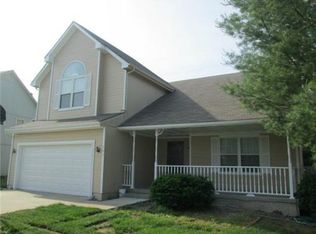 907 Applewood Ln, Belton, MO 64012