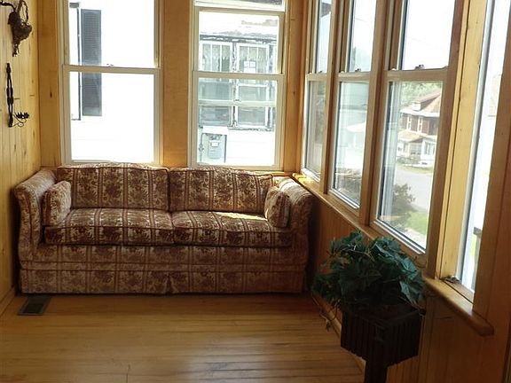 3rd image of 503 W Douglass Ave