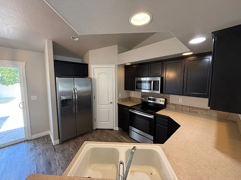 10812 Saffron Dr — Photo 3