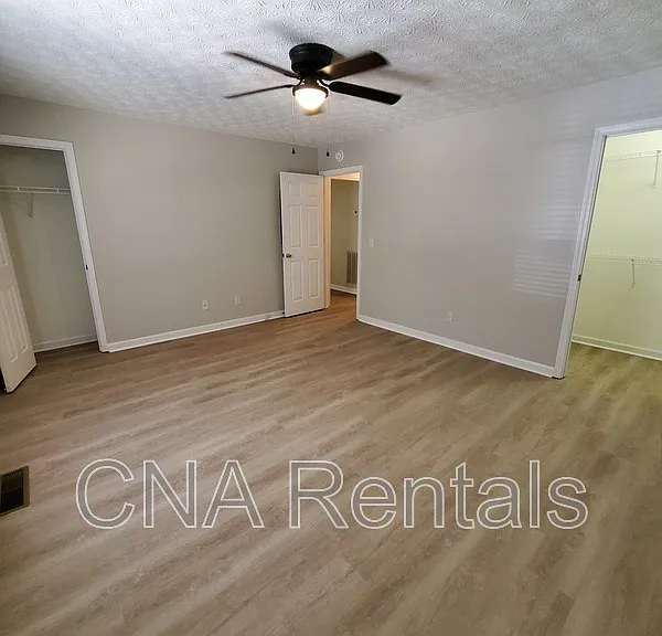 215 Green Acre Ln #B — Photo 6