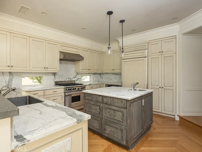 512 Avocado Ave — Photo 3
