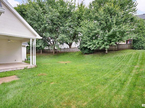 4th image of 1039 Bluff Ln