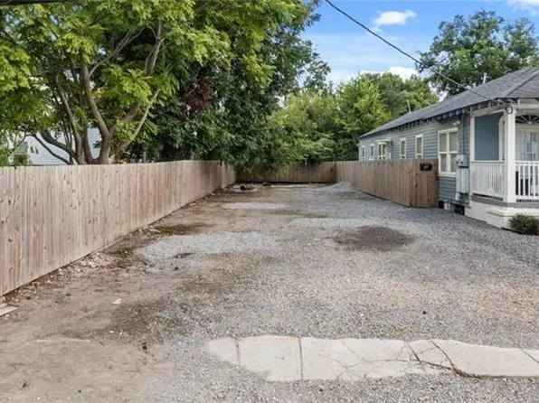 4920 Clara St, New Orleans, LA 70115