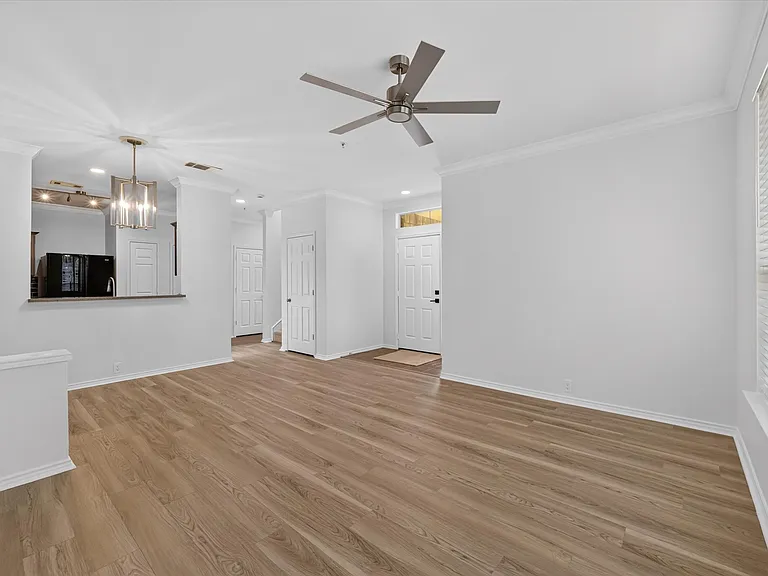 2201 Stoneleigh Pl — Photo 23