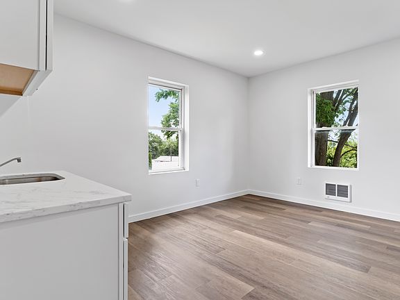 3rd image of 51 S Harrisburg St #3