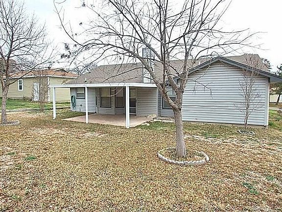 3rd image of 927 Harrison Dr