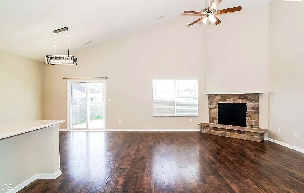 3 bed, 1804 sqft, $2,149 — Photo 2
