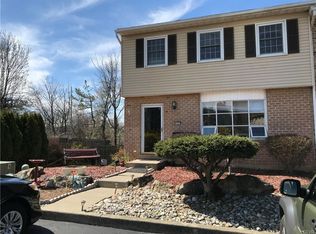 4597 N Hedgerow Dr, Allentown, PA 18103