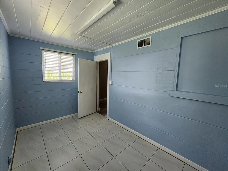 1014 NE 10th Pl — Photo 35