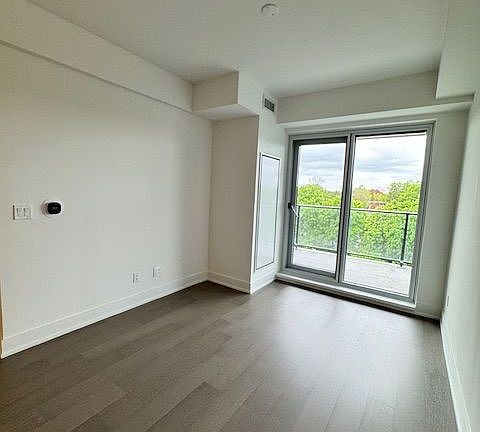 4th image of 8 Manor Rd W #608