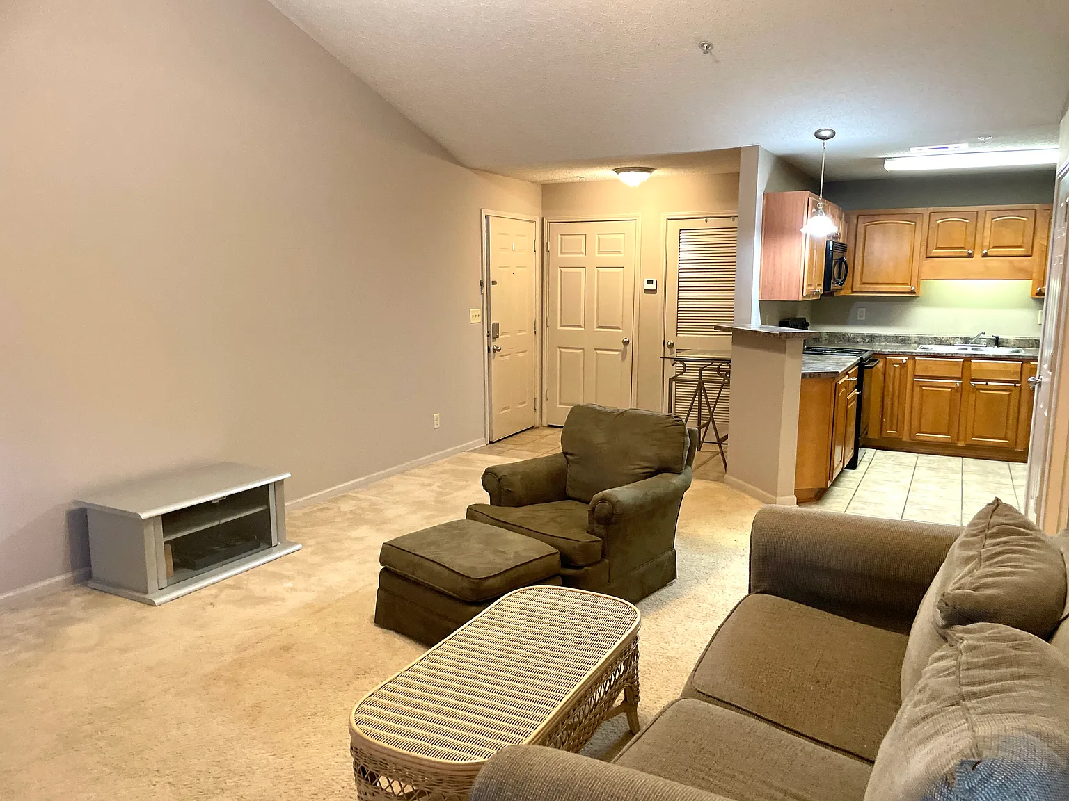 1 bed, 922 sqft, $950 — Photo 3