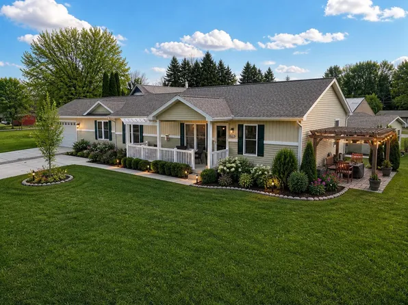 50306 Pleasant St, Dowagiac, MI 49047