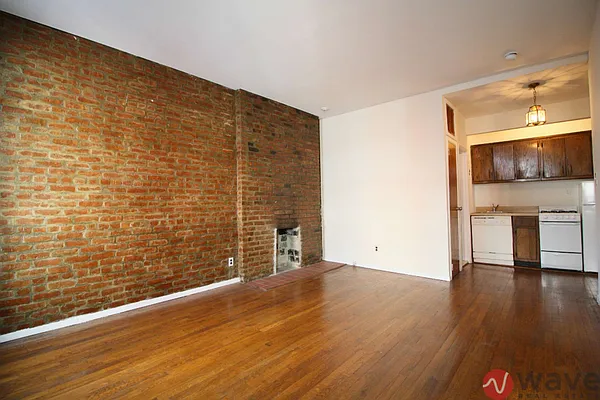 Rented by Wave Real Estate Group | media 8