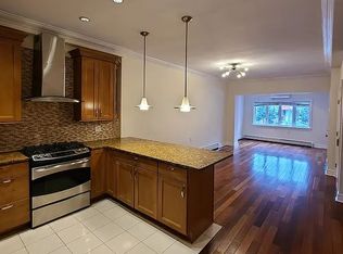 23-33 35th St #1A, Astoria, NY 11105