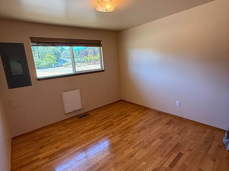 1408 Corona Ave — Photo 11