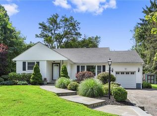 895 Holyoke Rd, Yorktown Heights, NY 10598