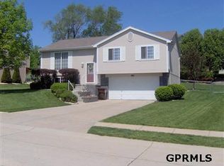 400 Cleveland Cir, Elkhorn, NE 68022