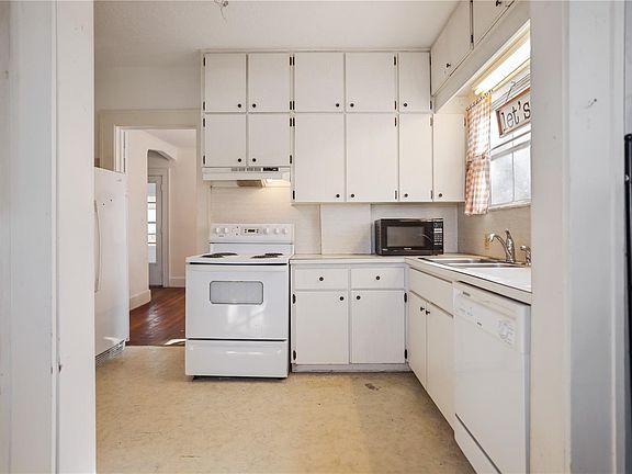 3rd image of 311 83rd Ave NE