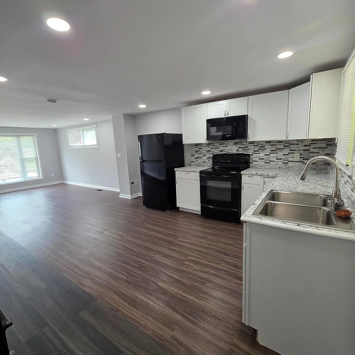 2 bed, 1024 sqft, $1,500 — Photo 4