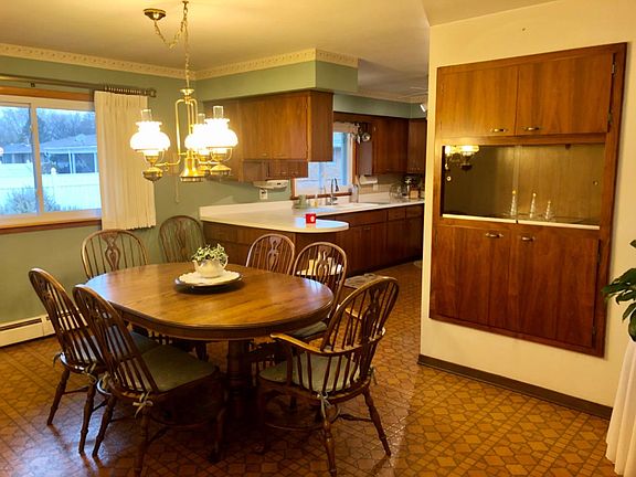 5th image of 422 W 55th Ave