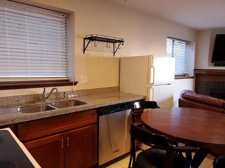 110 Florentia St #B — Photo 12