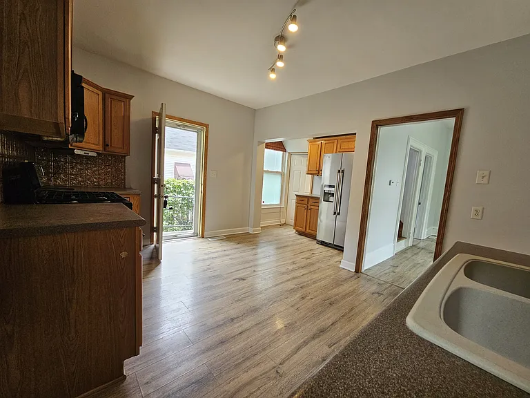 1112 E Cleveland Ave — Photo 11