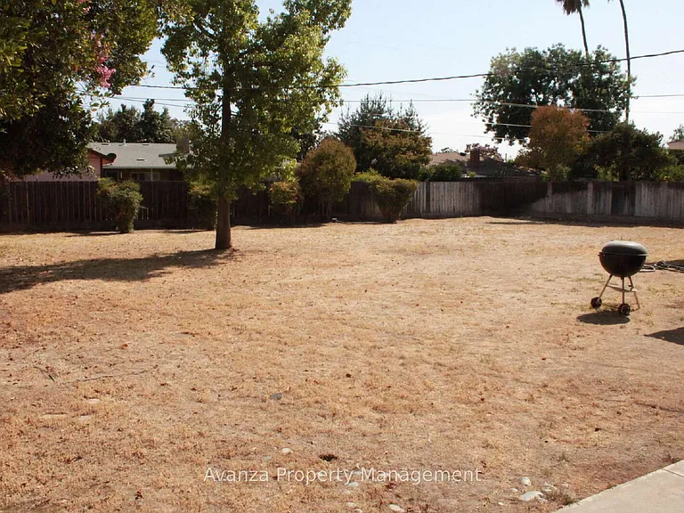 725 W Rialto Ave — Photo 25