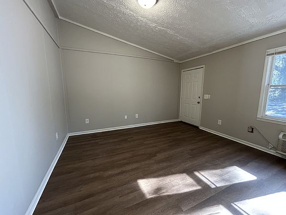 3rd image of 101 Edelle Osgood Ave E