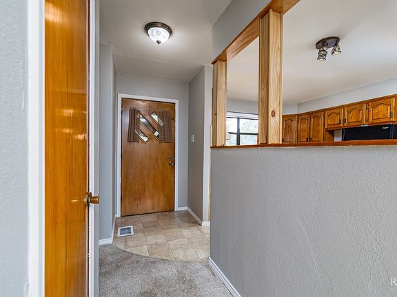 4th image of 2502 University Ave