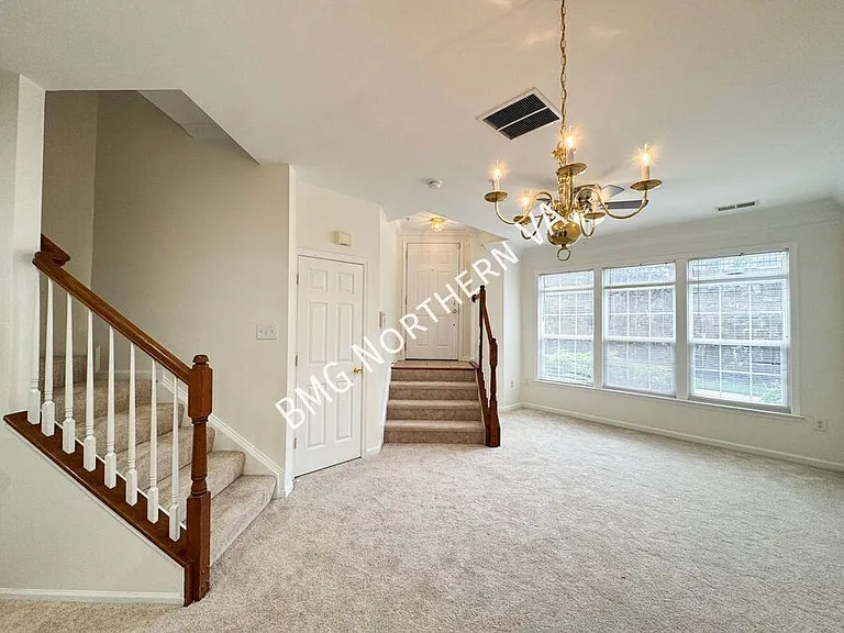 9508 Walker Way — Photo 4