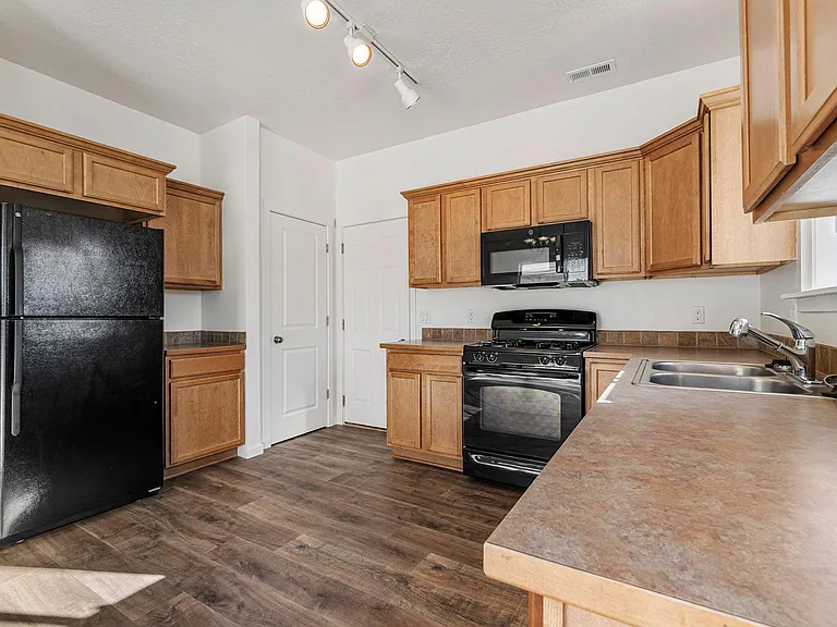 7761 Wyeth Ct — Photo 9