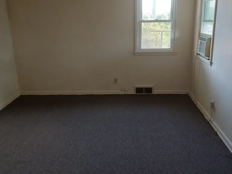 214 E Denver St #215.5 — Photo 2