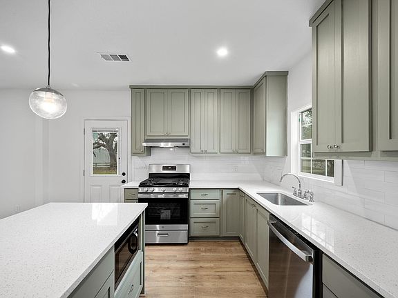 2nd image of 664 E Galveston St