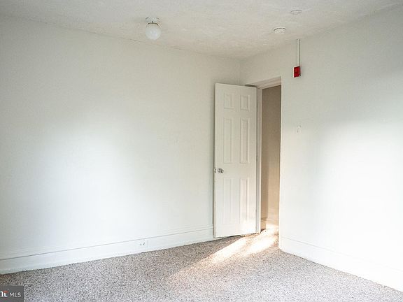 4th image of 835 E Chelten Ave #3