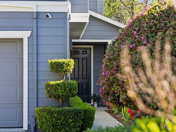 3rd image of 8 Rowe Ranch Court