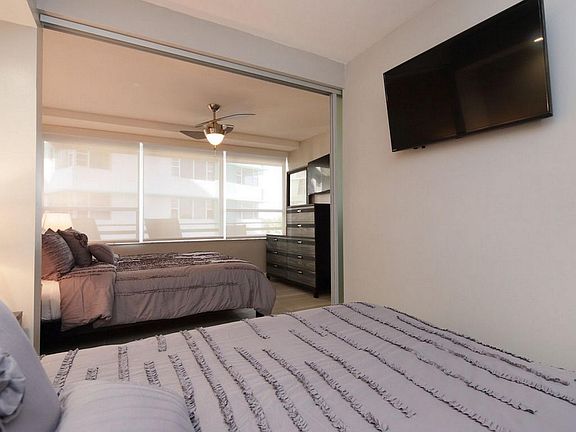 4th image of 201 Aqua Ave APT 1004