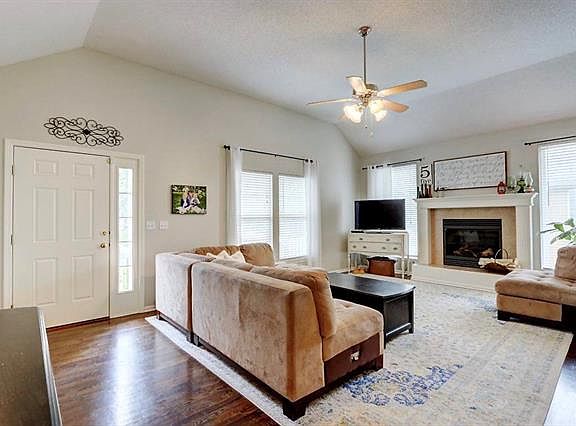 5th image of 2604 NE Horseshoe Dr