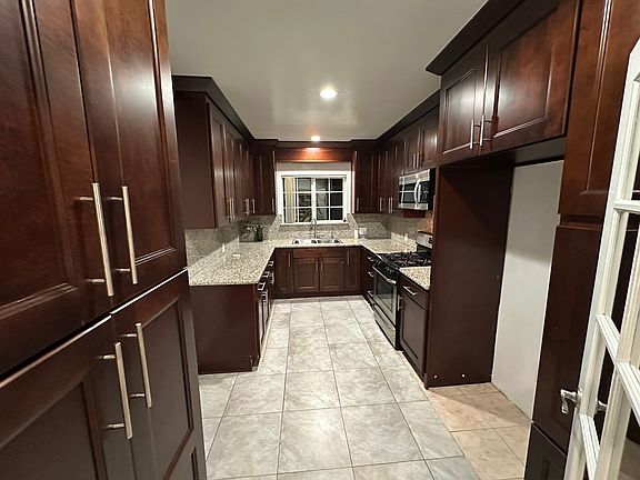 3rd image of 1035 Boynton St #A