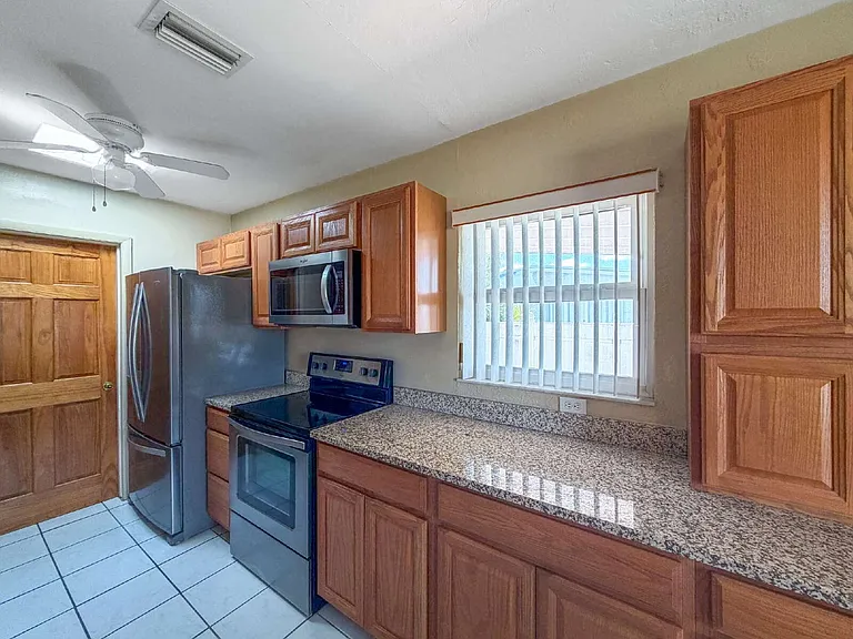 21160 Edgewater Dr — Photo 6