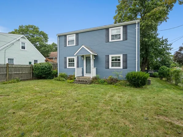 38 Idlewell St, Weymouth, MA 02188