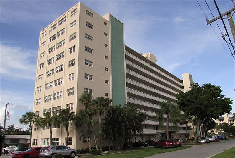 1st image of 2555 NE 11th St APT 407
