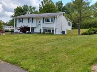 4 Regina Dr, Highland Mills, NY 10930