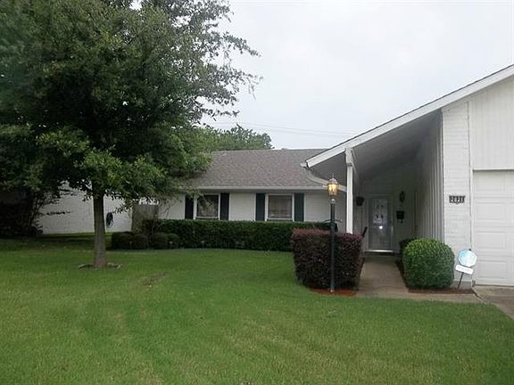 2nd image of 2821 Arcadia Ln