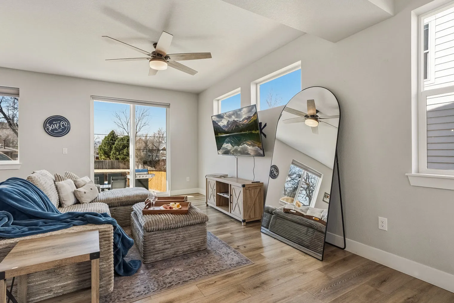 3 bed, 2.0 bath, $6,953 — Photo 3