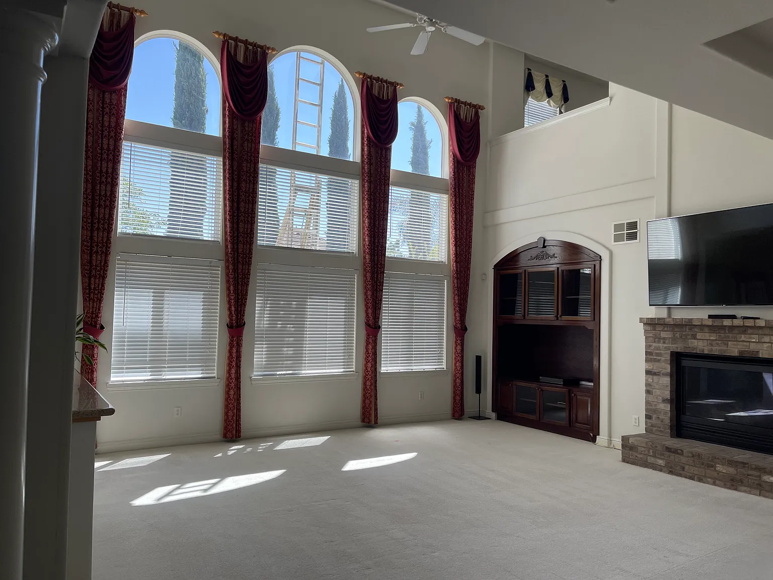 4 bed, 4265 sqft, $3,900 — Photo 3