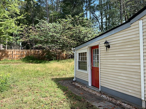 Access door from the side to the sunroom