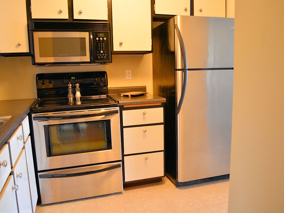2nd image of 26 10th St W Unit 1705