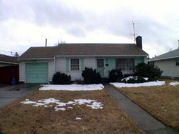 3rd image of 109 W Franklin Ct