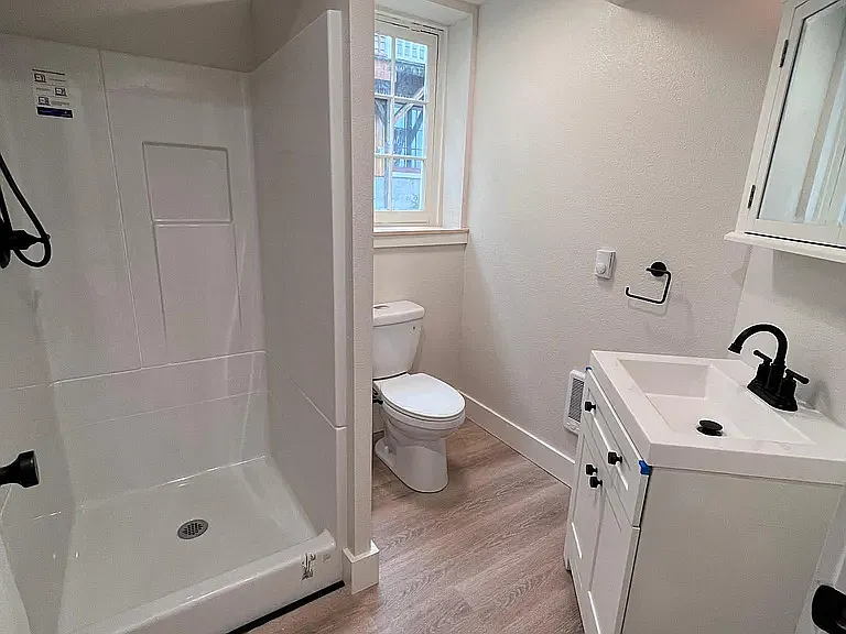 838 Grand Ave #B — Photo 4