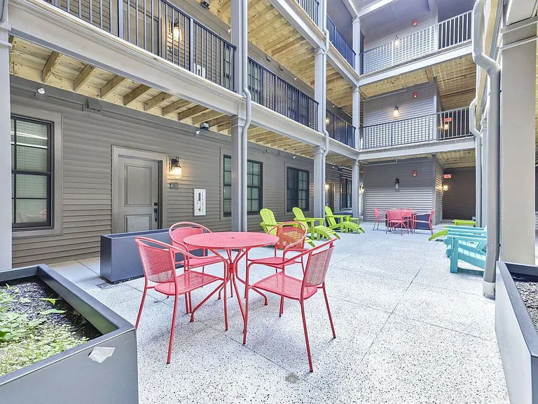 Beautiful luxury apartments available close to downtown! — Photo 36